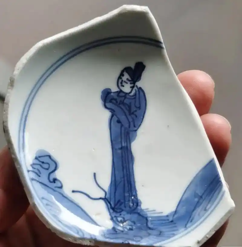 清康熙  青花独占鳌头人物纹饰杯子底 #瓷器##收藏爱好者  - 抖音