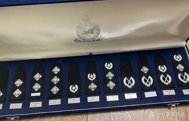 我国对所有的人民警察均实行警衔制,人们只需要通过警衔就可以识别出