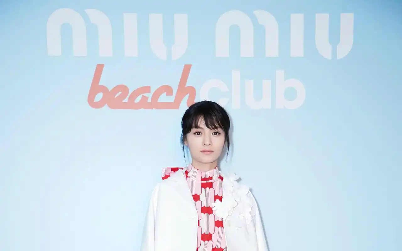 演员春夏活动俏皮图片桌面壁纸高清大图预览1920x1200_大陆明星下载