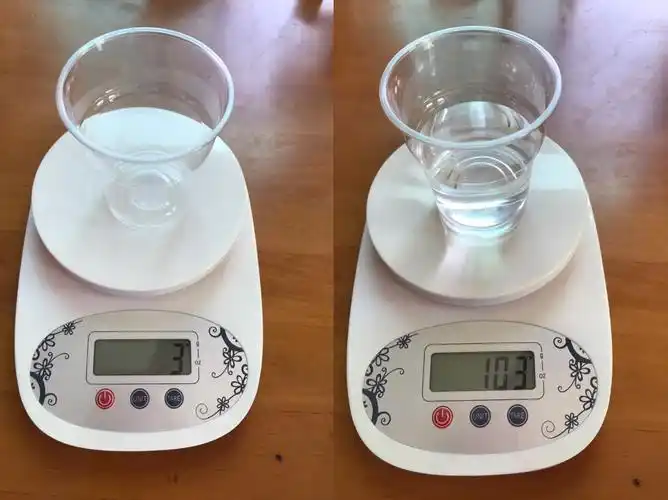 用电子秤秤100ml水