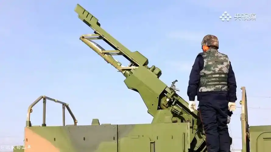 小车扛重炮中国猛士120毫米超轻迫击炮自动装填8公里全无敌