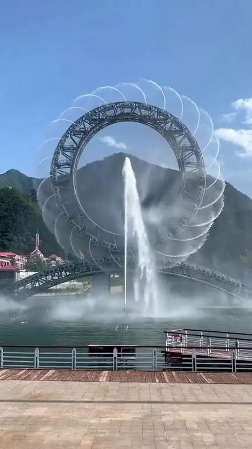 陕西宝鸡太白山景区的太白之眼音乐喷泉太好看,晚上灯光音乐喷泉表演