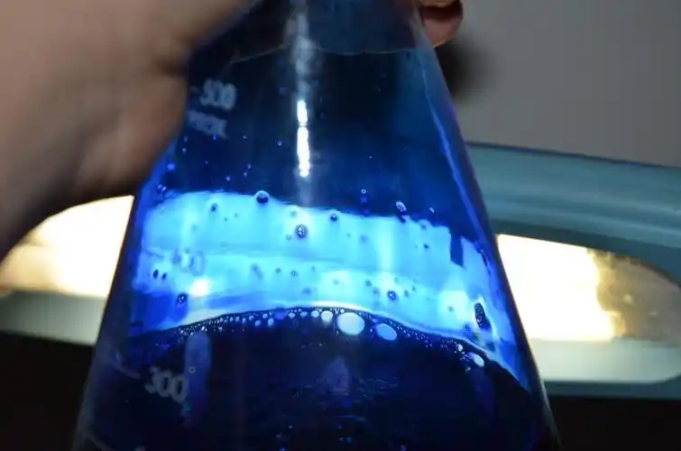 试样与一定量(以毫升为单位)的亚甲基蓝溶液混合作用后过滤.