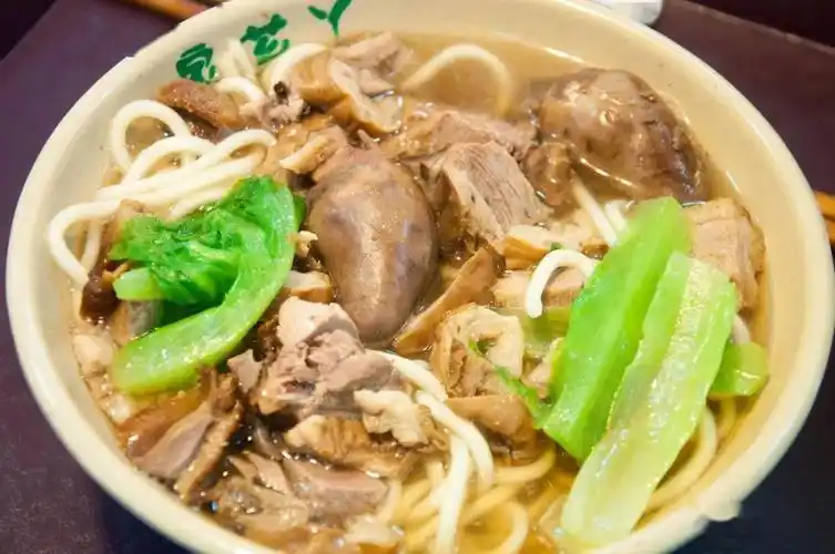 鸭肉烤的入味,外皮香内里嫩,但是鸭肉原始的肉香并没有流失,很棒.