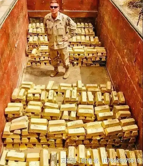 2003年伊拉克战争中美军掠夺了大量黄金并将其装车