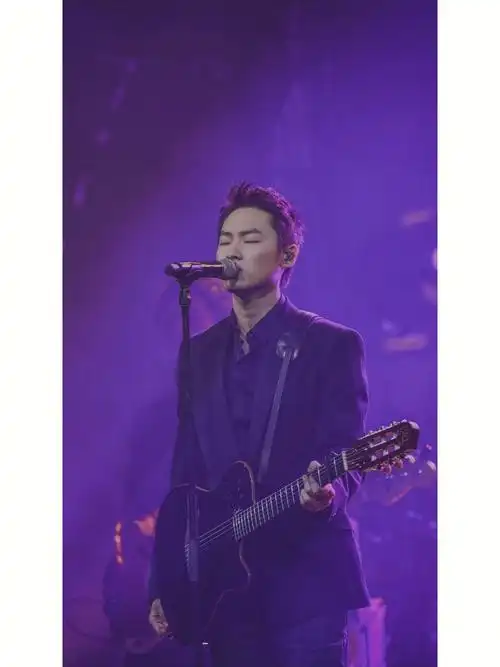 超想听一次梁博的现场!出现又离开,日落大道,黑夜中……真的太喜欢了!