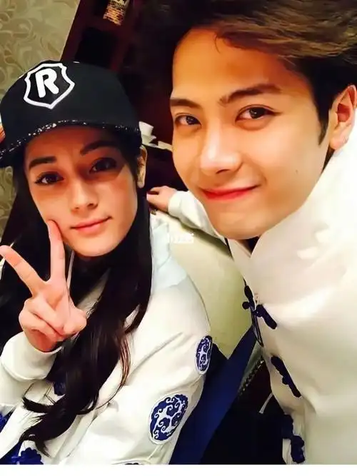 合影91_王嘉尔_娱乐_明星娱乐资讯