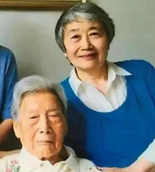 网易首页>网易号>正文申请入驻> 1966年,"十年特殊时期"开始,刘湘屏先