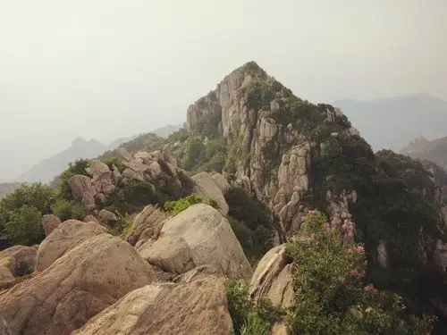 【携程攻略】泰山日观峰景点,日观峰位于泰山顶,距离最高峰玉皇顶已经