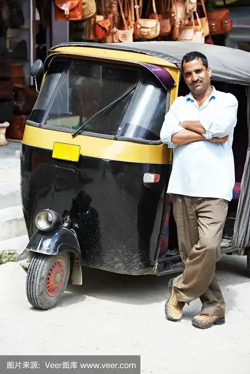 印度三轮车嘟嘟车司机