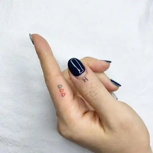 简单低调的手指纹身手指纹身图案