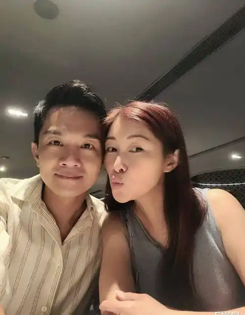 tvb男艺人胡诺言45岁生日与家人开心庆祝, 三代同堂开心拍全家福_陈琪