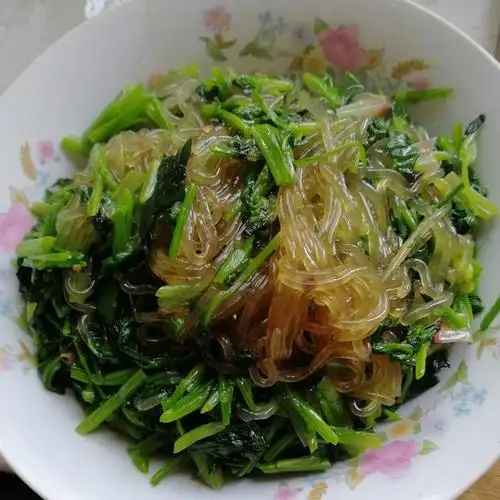 菠菜炒粉丝