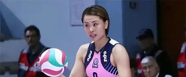 前中国女排队长曾春蕾退役后嫁小4岁男友婚后生一子