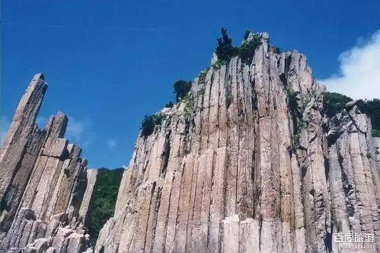 1gfvp">花岙石林位于浙江省宁波市象山县的花岙岛上,花岙石林色调明快
