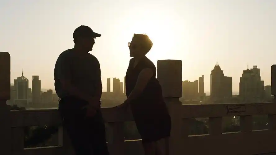 老夫老妻相依相伴.珍惜吧!