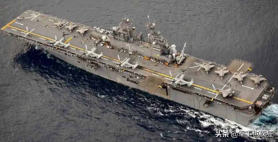 "号两栖攻击舰(lhd 1)搭载着f-35b和mv-22b在菲律宾海一带进行训练