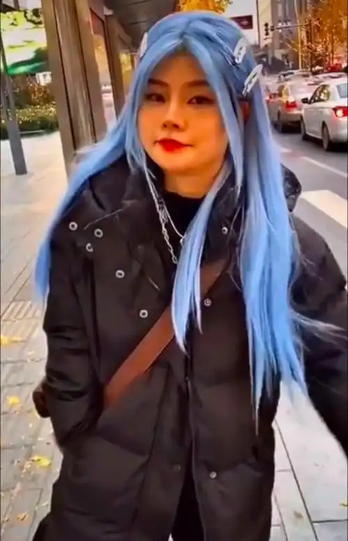 网红西红柿拍古风大片p图翻车,耳朵p得跟孙悟空似的,脸上的痣都p反了_