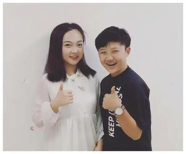 马伊琍"儿子",为长个打3年激素,今23岁和10岁孩子一般