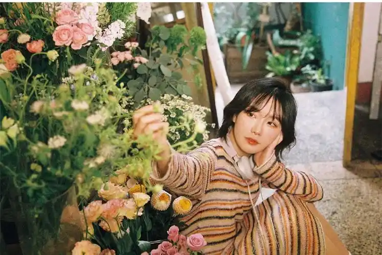 和花拍合照,怎么摆姿势?5招,花美人更美!