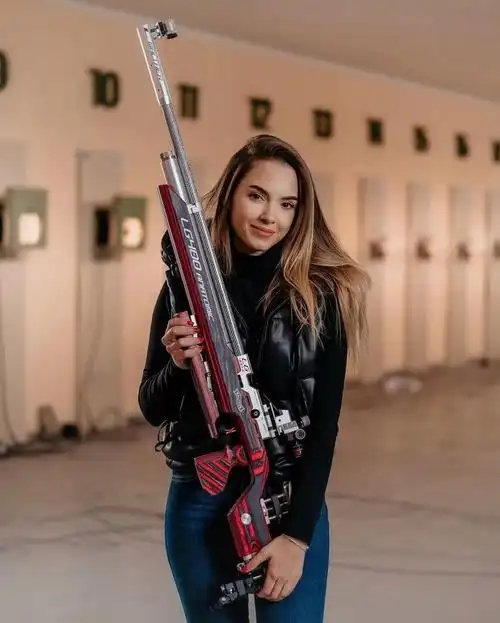 桑佳武卡西诺维奇塞尔维亚漂亮女兵曾来到中国比赛