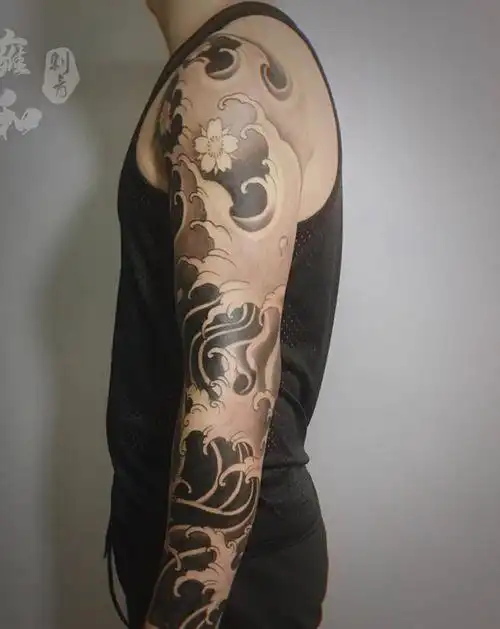 水浪花臂纹身图片_手臂纹身图案