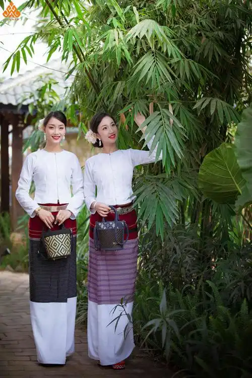 云南 西双版纳章芭傣服饰女装/女士精品民族服装/舞台装更新时间:2022