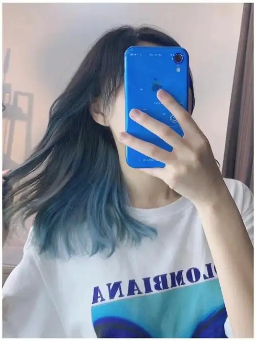 快来染这个发色60日常又好看的蓝色挂耳染