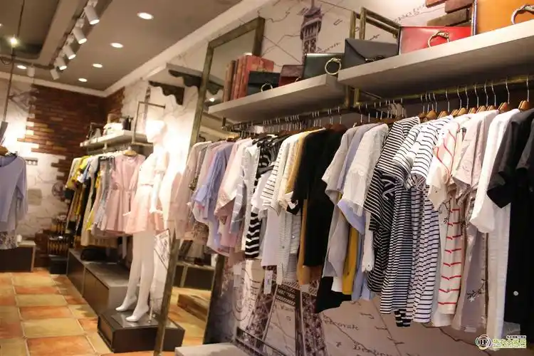 星芭黎女装店铺产品陈列图