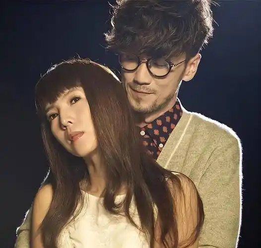 周传雄_公司_事业