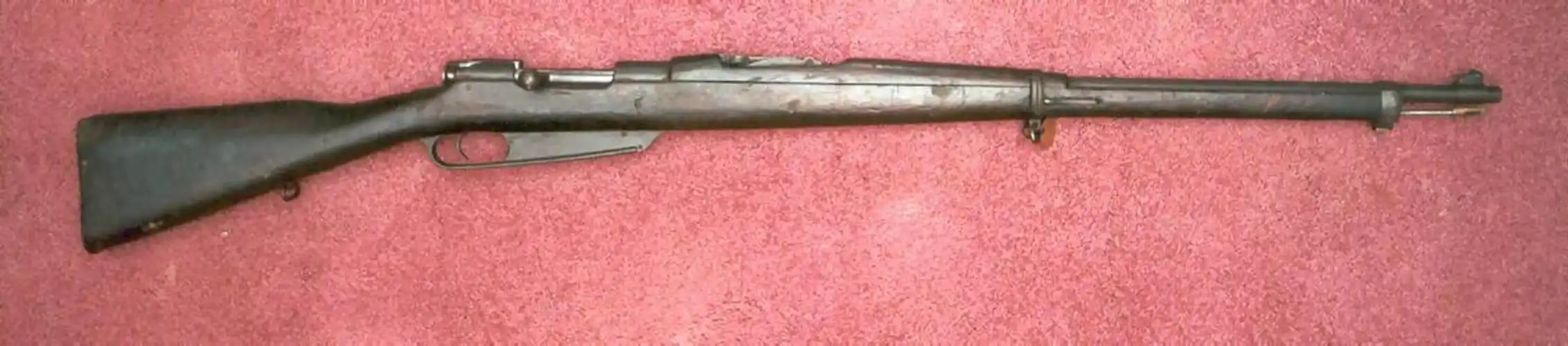 17,"汉阳造"将原委员会步枪的直立式表尺式样改良为固定弧式.