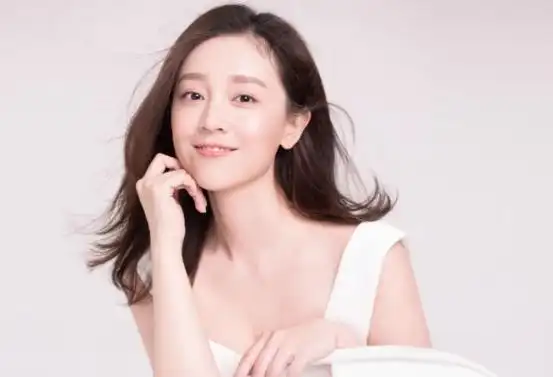 出演《灵魂摆渡》走红的她,被称为"最美孟婆",近照美到认不出