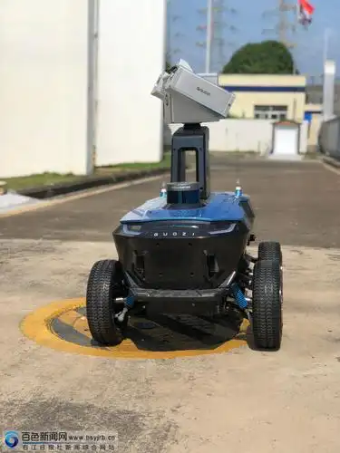 500千伏百色变电站室外智能巡检机器人进入调试阶段