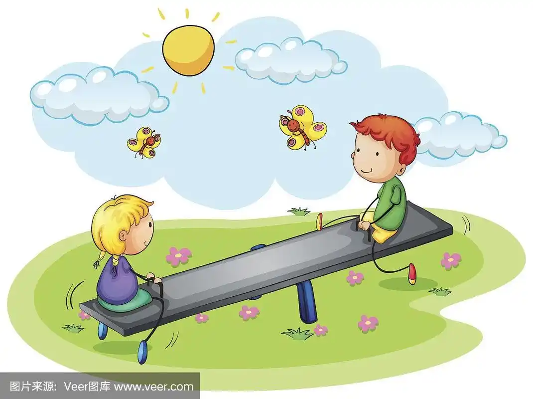 两个孩子在公园玩跷跷板