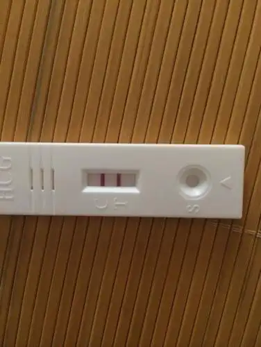 我今天中午喝了一杯水,下午4点回家测孕,显阳性,过了半个小时,还是