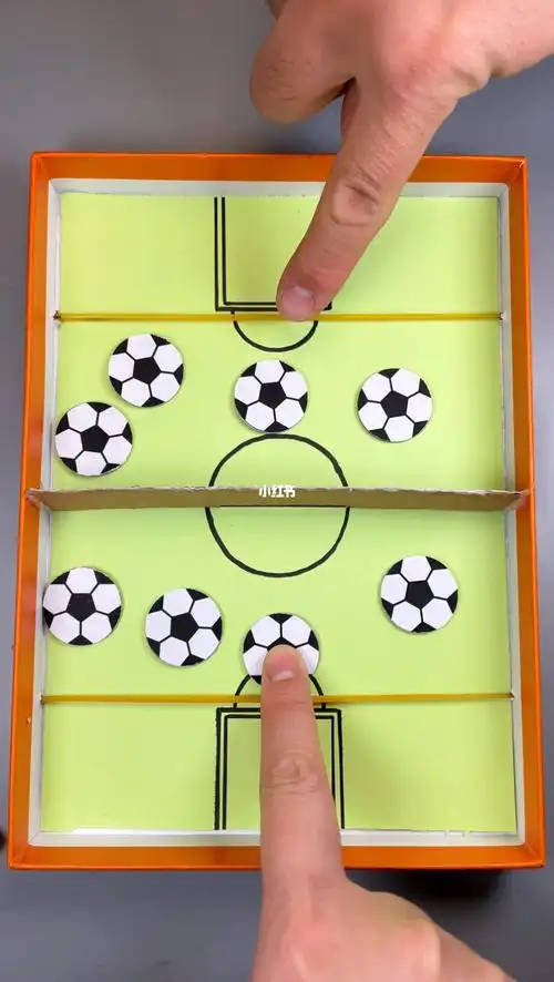 和孩子一起来玩踢足球自制小玩具吧亲子手工幼儿手工自制玩具