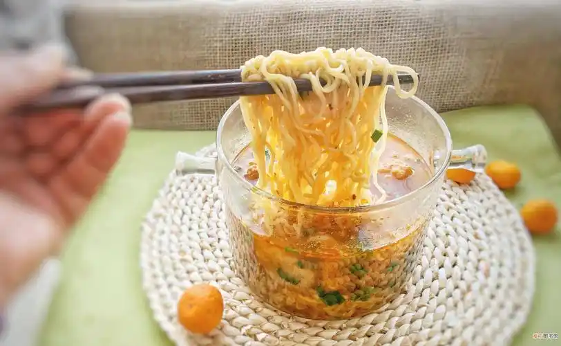 好吃又简单的煮方便面做法,味道不输外面的饭菜,简直太美味了