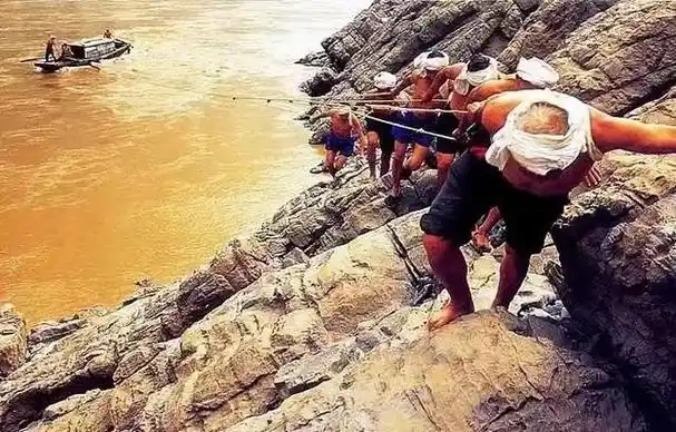 重庆乌江的纤夫古栈道