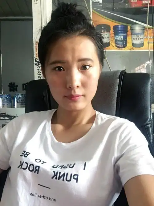 帮我看下我额头中间这个坑是怎么的回事