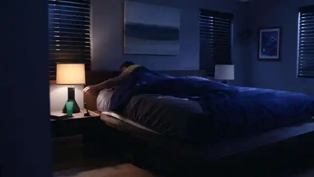 那么不妨给他们买一个小音箱放在床头柜上,让他们听一点轻柔的音乐