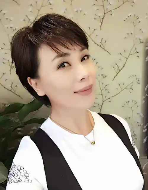 老戏骨张秋歌:婚姻不顺无儿无女,与母亲关系也不和,但生活惬意_王晓梅