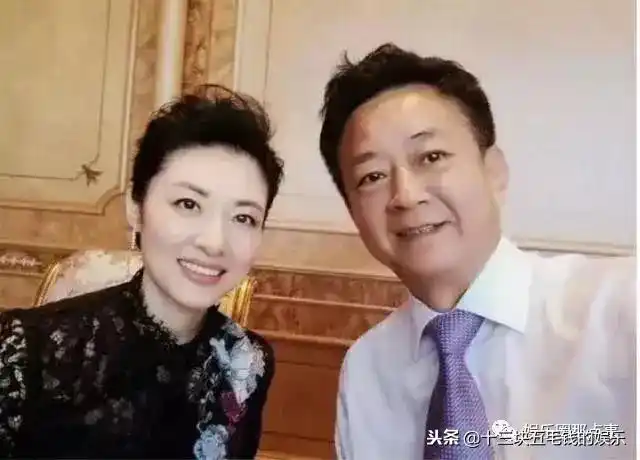 央视女主持人周涛老公曝光,隐藏14年,背景颜值一言难尽?