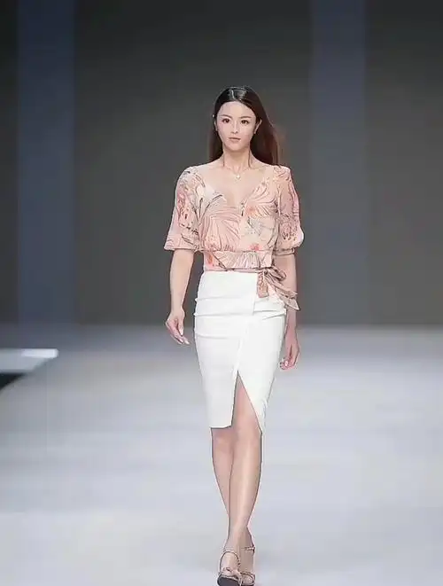 美女超模走秀现场,每一个都堪称极品,真是让人心动