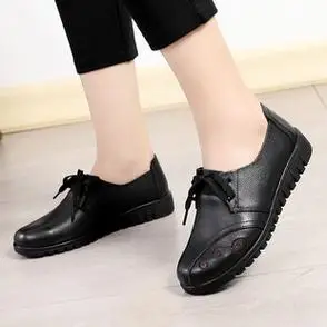 单鞋子真皮妈妈鞋舒适软底中老年女鞋平底防滑复古老人鞋秋季皮鞋