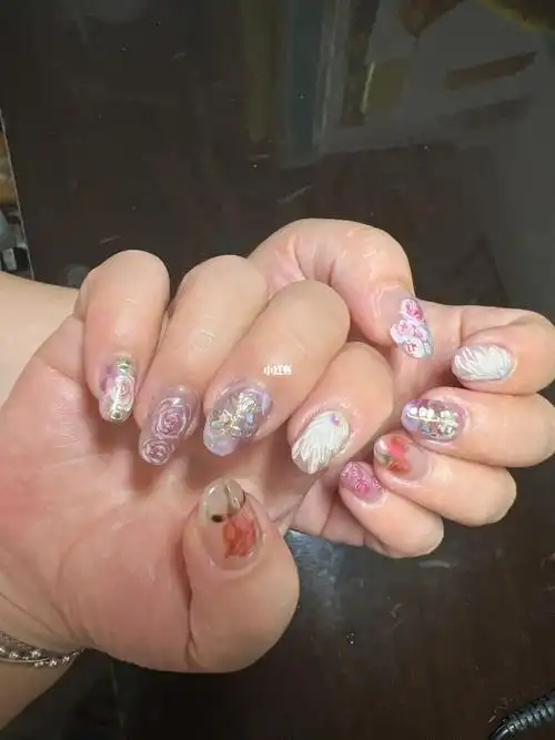 玫瑰花手绘美甲