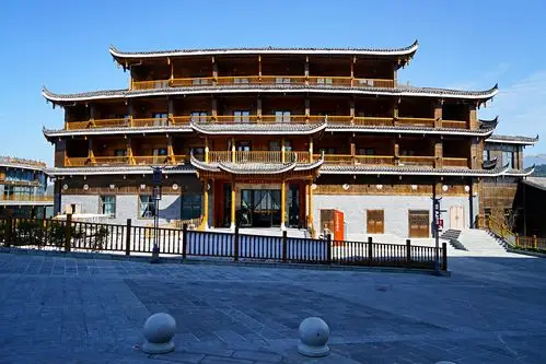 独居特色的苗族"吊脚楼"—苗界艺术公馆.