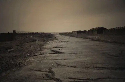 然而一切都已逝去,如今只剩下这荒芜人烟的一片废墟.