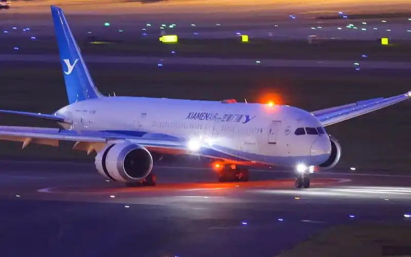 华灯初上微风轻吹 厦航波音787梦想飞机它来了