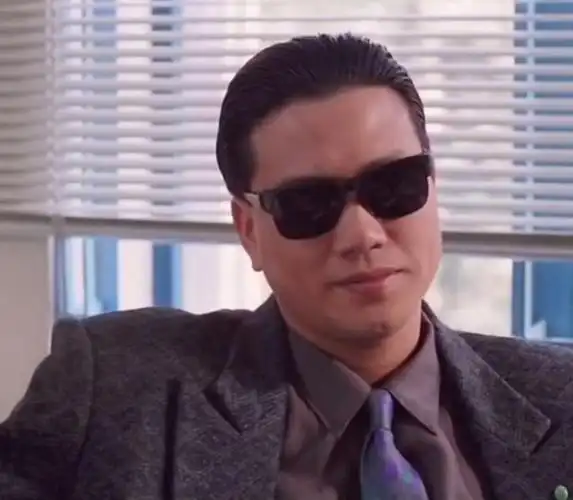 万梓良背后到底是谁在撑腰?茶水浇头,用钱砸脑袋,腕是真的大啊