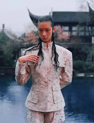 原创项偞婧这个国模别小看!拍大片气质优越,94年的她从来不缺高级感